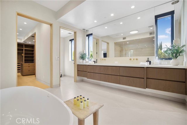 Detail Gallery Image 16 of 28 For 5170 Amestoy, Encino,  CA 91316 - 5 Beds | 6/2 Baths