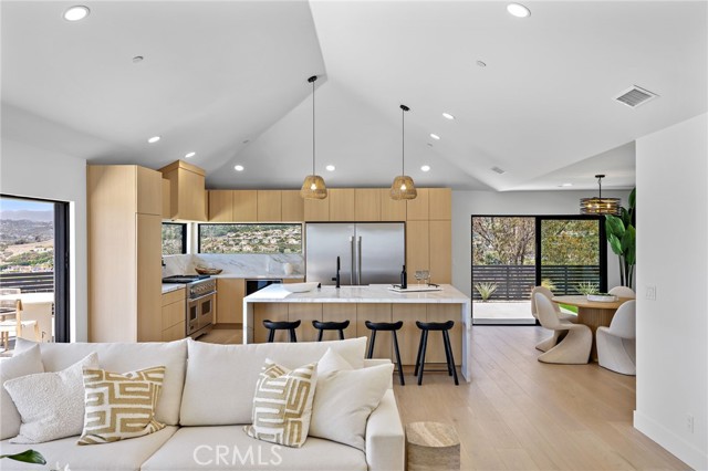 820 Calle Mendoza, San Clemente CA: https://media.crmls.org/medias/6a786892-120d-4f5a-8edd-46383cfb31b7.jpg
