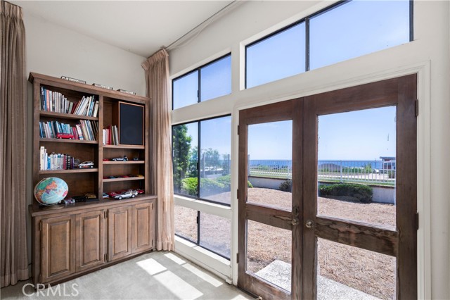 21 Beachcomber Drive, Corona del Mar CA: https://media.crmls.org/medias/6a793ccd-0472-4356-89cd-3d709f212a03.jpg