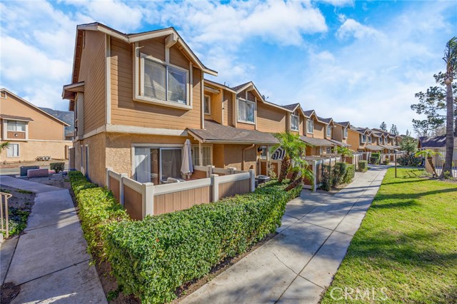 Detail Gallery Image 3 of 20 For 1460 Kendall Dr #59,  San Bernardino,  CA 92407 - 3 Beds | 2 Baths