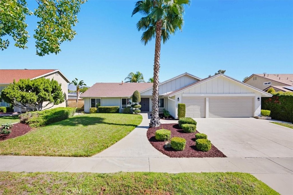2473 N Beechwood