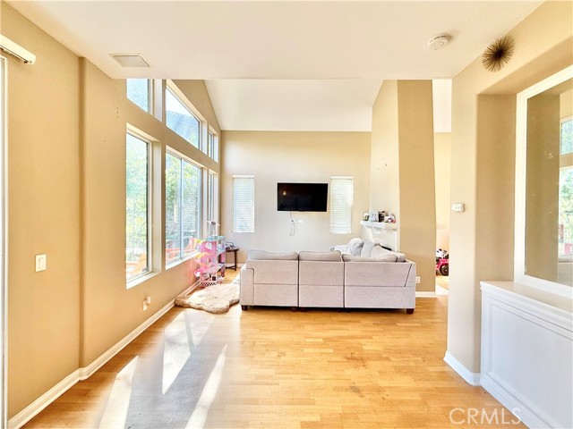 Detail Gallery Image 2 of 11 For 1 Acorn, Rancho Santa Margarita,  CA 92688 - 3 Beds | 2/1 Baths