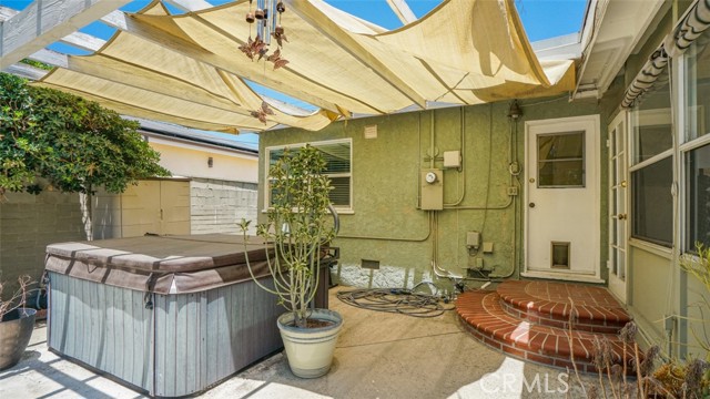 525 N Mariposa Street, Burbank CA: https://media.crmls.org/medias/6a7cffa0-f875-48d9-8113-333567729e9b.jpg