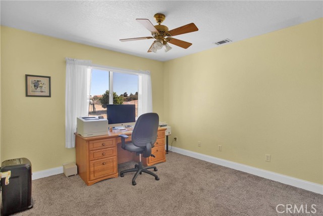 Detail Gallery Image 34 of 45 For 11020 Blue Jay Way, Oak Hills,  CA 92344 - 5 Beds | 2 Baths
