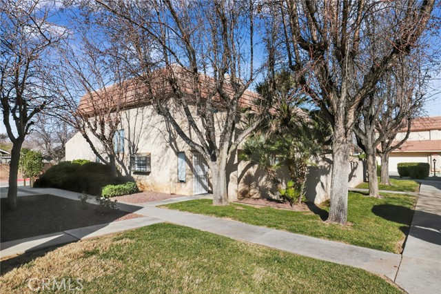 Detail Gallery Image 11 of 25 For 433 W Avenue J5 #13,  Lancaster,  CA 93534 - 2 Beds | 2 Baths