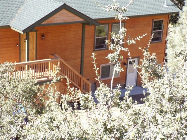 Detail Gallery Image 3 of 7 For 2220 Saint Anton Dr, –,  CA 93222 - 3 Beds | 3 Baths