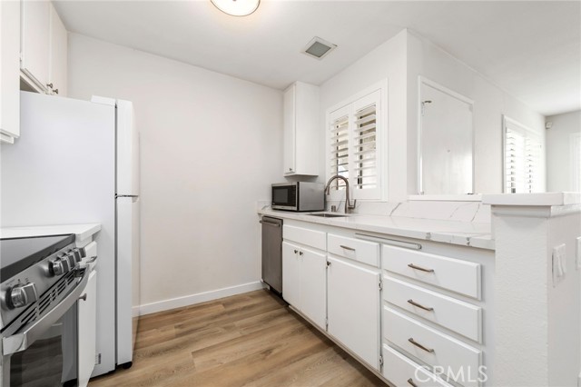 Detail Gallery Image 5 of 36 For 26176 Sanz #C,  Mission Viejo,  CA 92691 - 1 Beds | 1 Baths