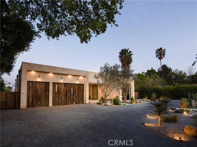 5824 Manton Avenue, Woodland Hills CA: https://media.crmls.org/medias/6a7eea35-0859-4b47-b480-fefa736bb8a6.jpg