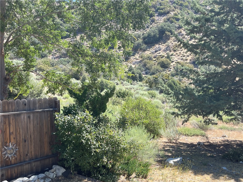 https://media.crmls.org/medias/6a7f0c99-ff70-4cc8-9505-72aabf76ced2.jpg?preset=X-Large
