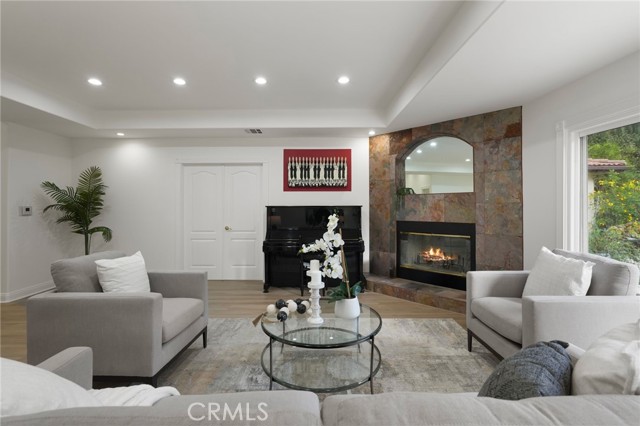 Detail Gallery Image 11 of 62 For 18760 Wells, Tarzana,  CA 91356 - 5 Beds | 4 Baths