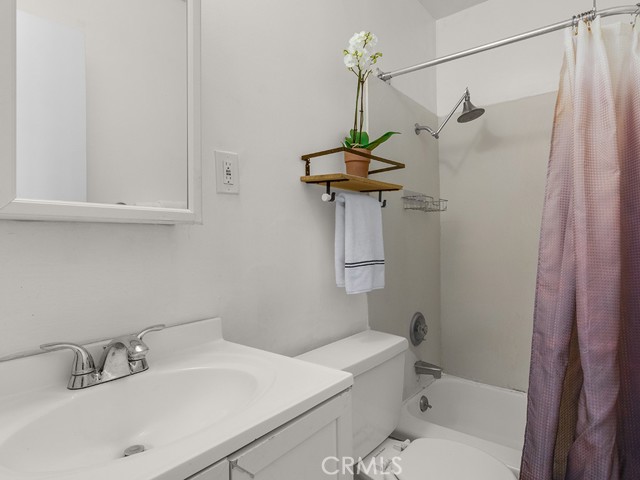 Detail Gallery Image 18 of 28 For 22212 Cass Ave, Woodland Hills,  CA 91364 - 4 Beds | 3/1 Baths