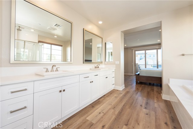 114 Character, Irvine CA: https://media.crmls.org/medias/6a800772-f232-40d6-961b-dbd326358605.jpg