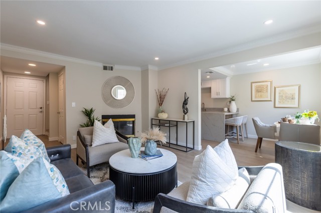 Detail Gallery Image 7 of 33 For 2349 Mira Vista Ave #C,  Montrose,  CA 91020 - 2 Beds | 2/1 Baths