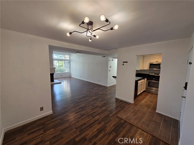 Detail Gallery Image 3 of 24 For 7800 Topanga Canyon #303,  Canoga Park,  CA 91304 - 2 Beds | 2 Baths