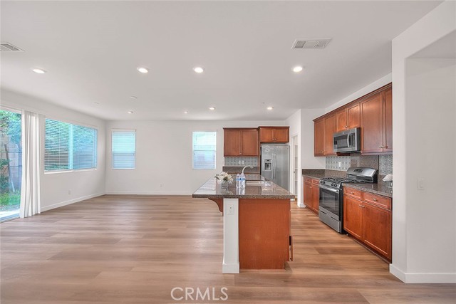 7868 Sea Salt Avenue, Fontana CA: https://media.crmls.org/medias/6a819200-9db6-46d2-beb1-c90cfa839443.jpg