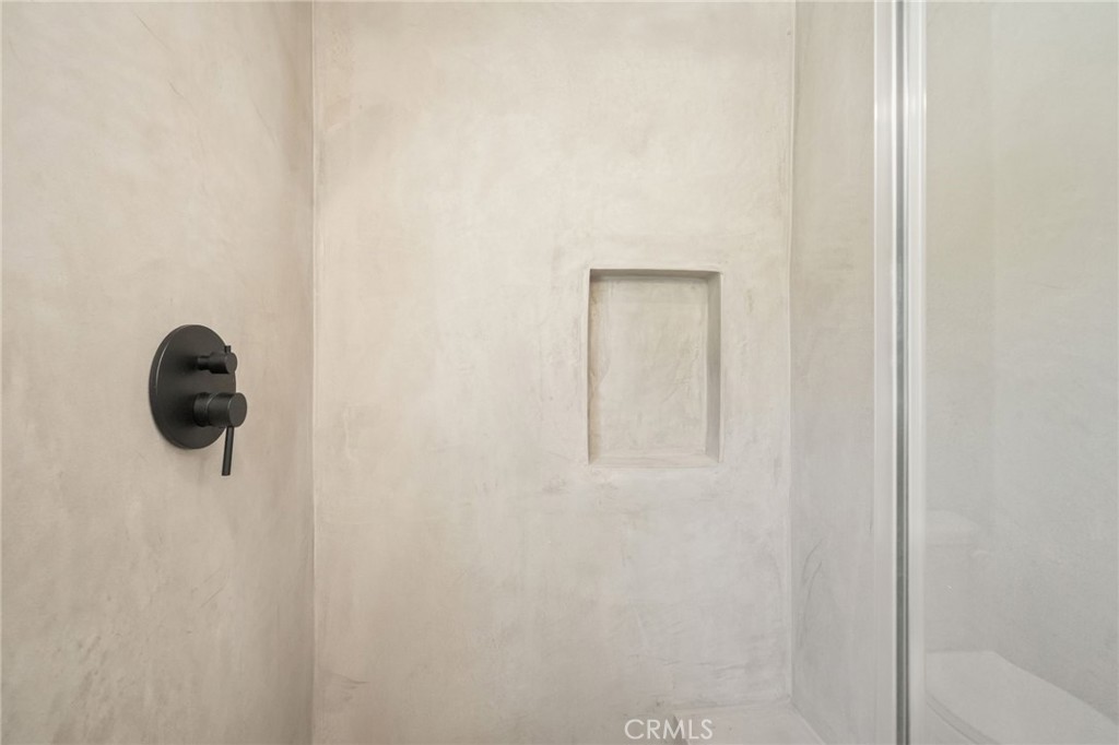 https://media.crmls.org/medias/6a82942a-b677-404b-8bb6-b712e1bc269b.jpg?preset=X-Large
