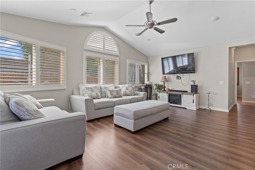 MLS #SR25215256 image #9