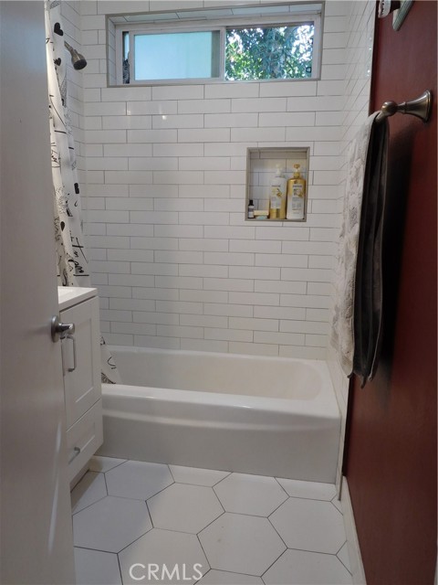 Detail Gallery Image 17 of 45 For 22030 Calvert St #3,  Woodland Hills,  CA 91367 - 2 Beds | 1 Baths