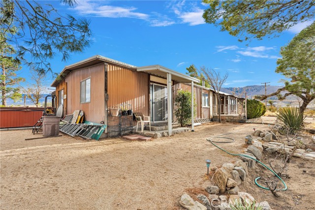 Detail Gallery Image 3 of 45 For 9475 Willow Wells Ave, Lucerne Valley,  CA 92356 - 3 Beds | 2 Baths