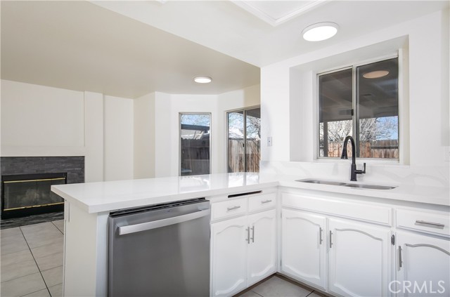 Detail Gallery Image 12 of 25 For 805 Jason Ct, Lancaster,  CA 93534 - 4 Beds | 3 Baths