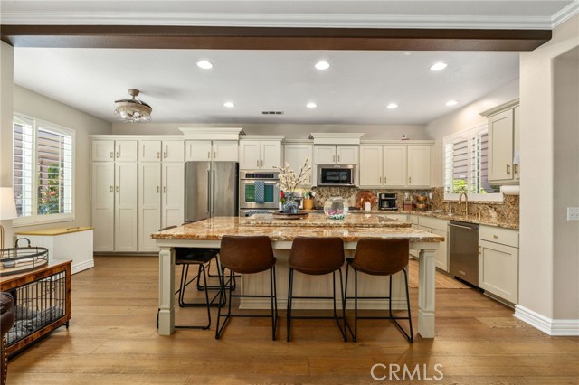 14131 Apple Grove Court, Eastvale CA: https://media.crmls.org/medias/6a851929-b644-40c3-addf-07246420f70e.jpg