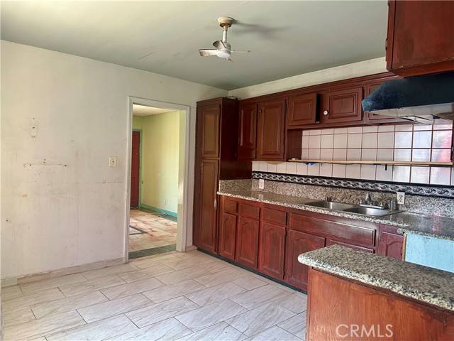 Detail Gallery Image 9 of 39 For 13608 Yukon Ave, Hawthorne,  CA 90250 - 5 Beds | 3 Baths