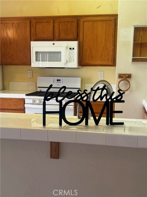 Detail Gallery Image 3 of 13 For 2755 Cambridge Ave, Hemet,  CA 92545 - 3 Beds | 2 Baths