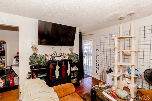 518 W Fredricks Street, Barstow CA: https://media.crmls.org/medias/6a86fb82-2847-4ed3-9af2-9804dcf982ed.jpg
