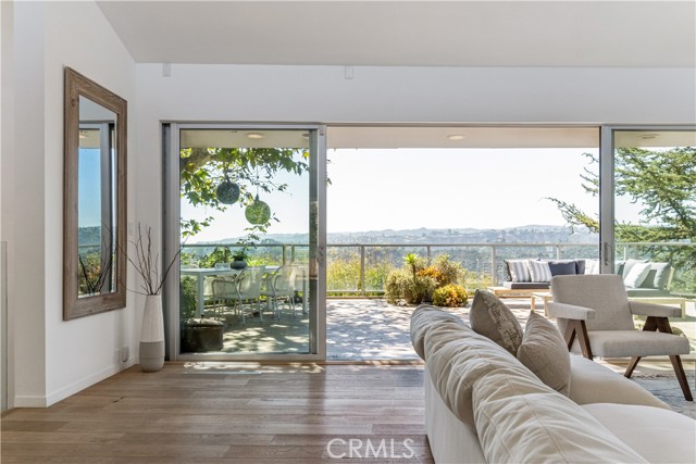Detail Gallery Image 14 of 31 For 1619 Tower Grove, Beverly Hills,  CA 90210 - 4 Beds | 4/2 Baths