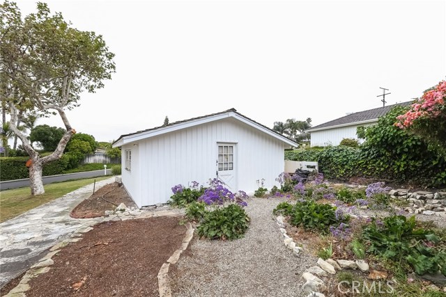 Convenient location, close to Riviera Village.