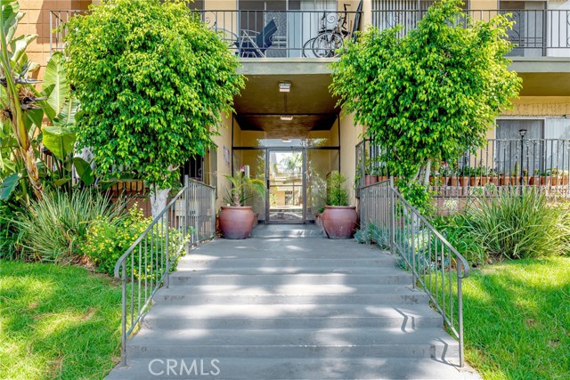 Detail Gallery Image 2 of 17 For 17931 Devonshire St #12,  Northridge,  CA 91325 - 1 Beds | 1 Baths