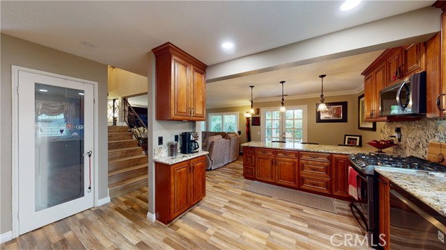 Detail Gallery Image 5 of 49 For 837 Gutmann Ln, Placentia,  CA 92870 - 3 Beds | 2/1 Baths