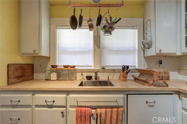 571 W 17th Street, San Pedro CA: https://media.crmls.org/medias/6a897ae0-cc97-459b-8124-bc899e4dee8a.jpg