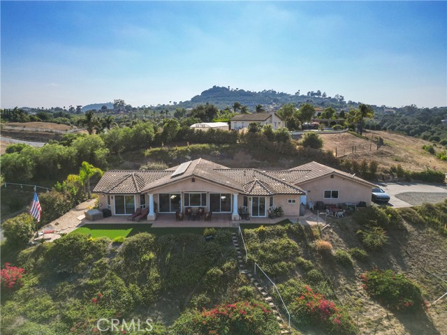 255 Puerta De Lomas, Fallbrook CA: https://media.crmls.org/medias/6a8b0e29-91db-4f02-ba93-66a906d92042.jpg