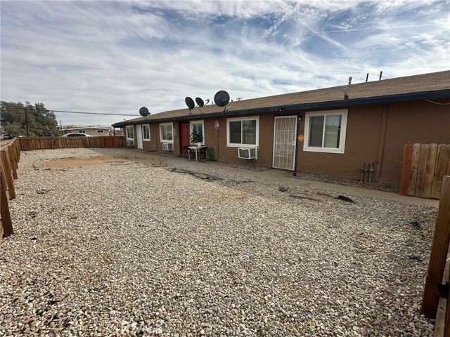 Detail Gallery Image 9 of 17 For 11895 White Ave, Adelanto,  CA 92301 - 6 Beds | 3 Baths