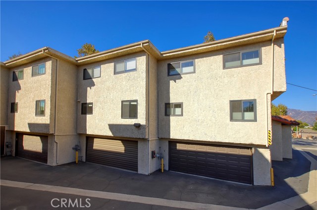 Detail Gallery Image 19 of 23 For 400 W Riverside Dr #2,  Burbank,  CA 91506 - 3 Beds | 2/1 Baths