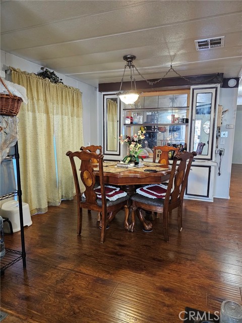 Detail Gallery Image 7 of 28 For 8600 Contreras Street #35,  Paramount,  CA 90723 - 2 Beds | 2 Baths