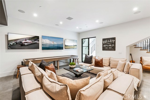 1831 Newport Hills E Drive, Newport Beach CA: https://media.crmls.org/medias/6a8ccd98-bcf9-486c-88fd-a3b9c925d9f9.jpg