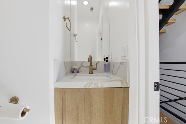 Detail Gallery Image 10 of 32 For 6511 N Contour Ln, North Hollywood,  CA 91606 - 3 Beds | 3/1 Baths