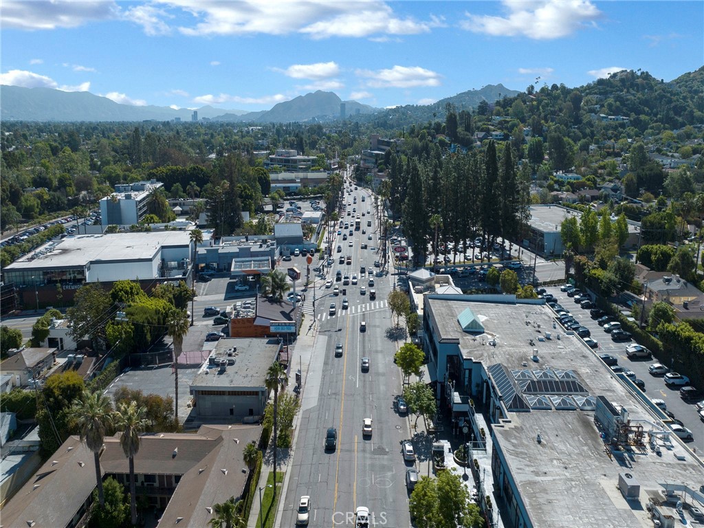 https://media.crmls.org/medias/6a8edf22-b692-427c-85a1-f23f4a76841d.jpg?preset=X-Large