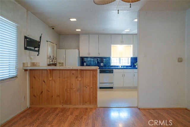 7029 4th Avenue, Los Angeles CA: https://media.crmls.org/medias/6a8f04dd-efbe-42b6-87f2-16d0b955b65f.jpg