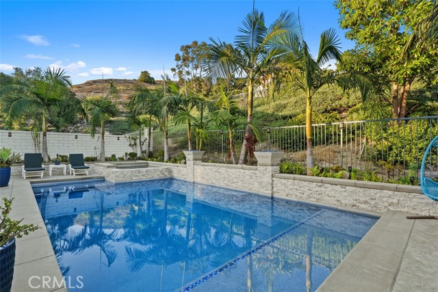 12 La Perla, Lake Forest CA: https://media.crmls.org/medias/6a8ffdac-fbb2-4b8f-b050-e5eb0f6df03a.jpg