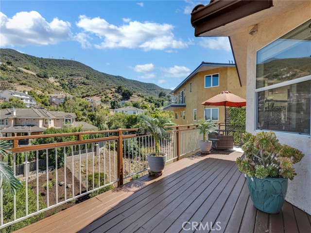1124 Kathleen Drive, Newbury Park CA: https://media.crmls.org/medias/6a9009d7-79c0-4c5f-a9d6-593d54f31416.jpg