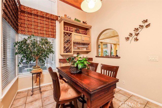 5618 Gardendale Lane, Palmdale CA: https://media.crmls.org/medias/6a907646-b376-4cdb-be50-cc43fafde12f.jpg