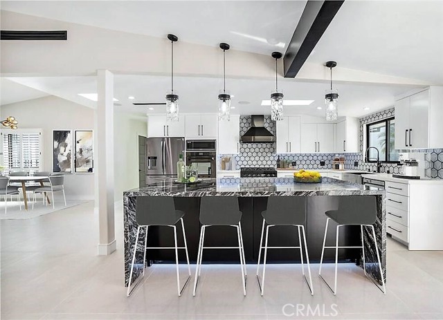 Detail Gallery Image 5 of 18 For 10452 Le Conte, Los Angeles,  CA 90024 - 3 Beds | 5 Baths