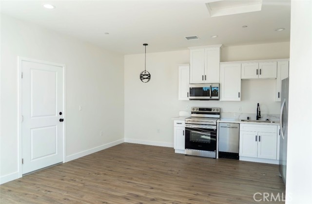 Detail Gallery Image 2 of 7 For 21106 Orchid Dr Unit B, California City,  CA 93505 - 2 Beds | 1 Baths