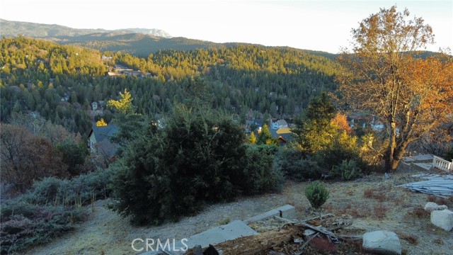 Detail Gallery Image 5 of 11 For 935 Sonoma Dr, Lake Arrowhead,  CA 92352 - – Beds | – Baths