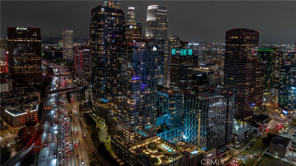 https://media.crmls.org/medias/6a9372fc-c37d-44d9-ba51-025ba24d8d52.jpg?preset=X-Large
