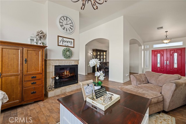 Detail Gallery Image 6 of 43 For 8045 W Avenue C10, Lancaster,  CA 93536 - 5 Beds | 3/1 Baths