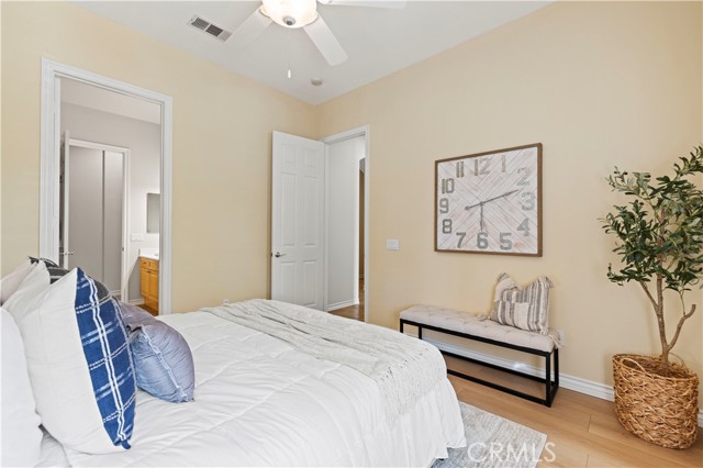 Image 36 of 52 For 24986 Greensbrier Drive